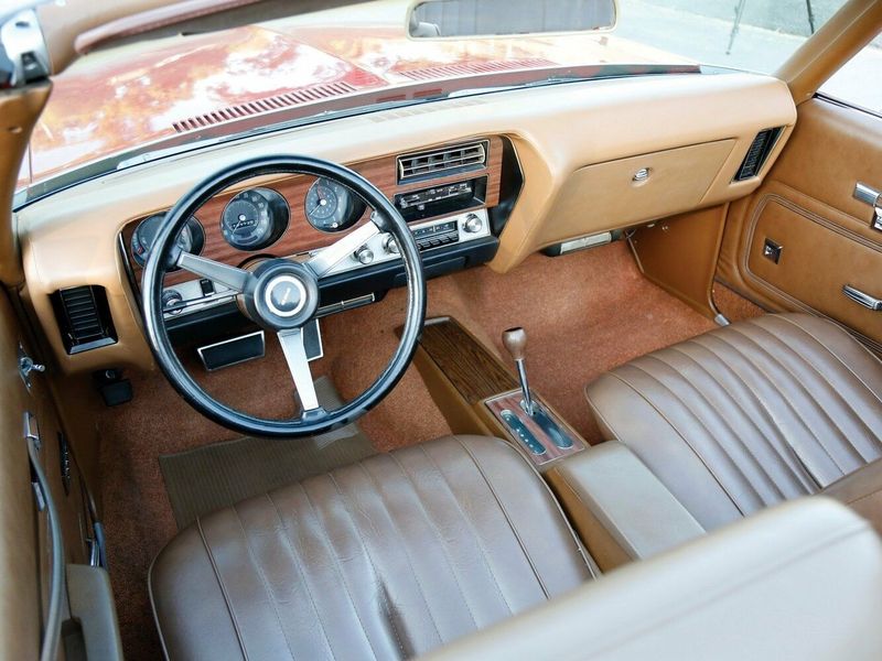 Pontiac LeMans ثالثاً، قابلة للتحويل — منطقة السائق