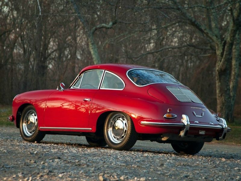 Porsche 356 رابعاً (ج)، كوبيه — منظر خلفي أيمن