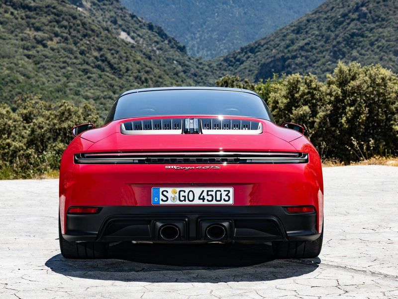 Porsche 911 عملية فيس ليفت VIII (992)، تارغا Targa — منظر خلفي