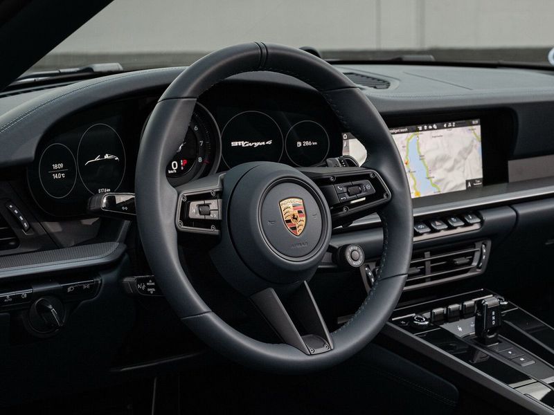 Porsche 911 VIII (992.1), Тарга Targa — место водителя