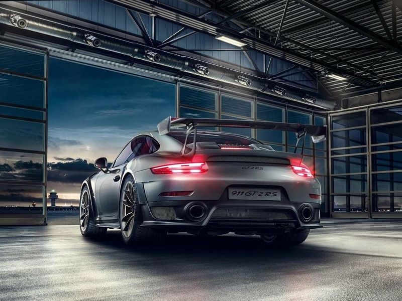 Porsche 911 GT2 991, Купе RS — вид сзади слева