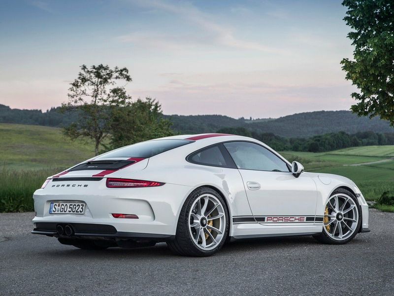 Porsche 911 R 991, Купе — вид сзади справа