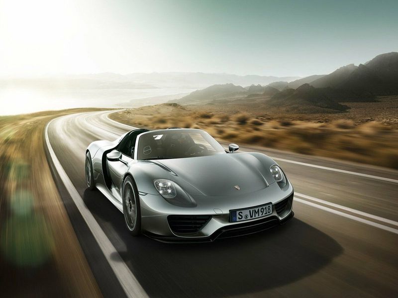 Porsche 918 Spyder, Родстер — вид спереди справа