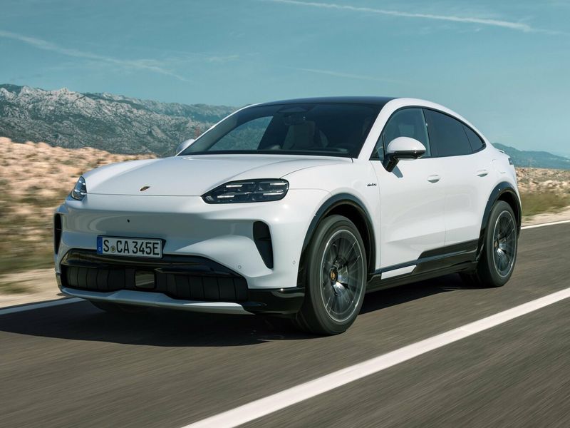 Porsche Cayenne رابعاً، دفع رباعي 5 أبواب Coupé — منظر أمامي أيسر
