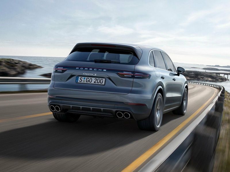 Porsche Cayenne ثالثاً، دفع رباعي 5 أبواب — منظر خلفي أيمن