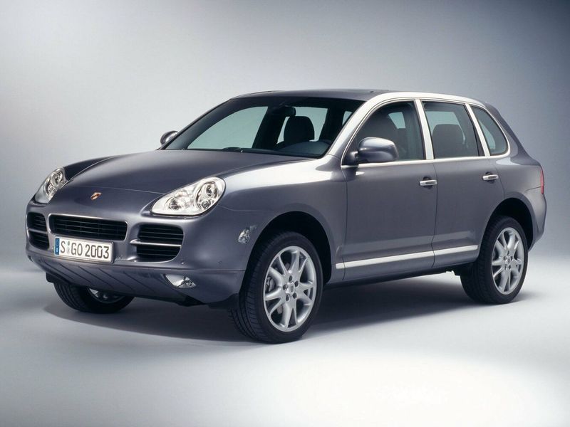 Porsche Cayenne I (955)، دفع رباعي 5 أبواب — منظر أمامي أيمن