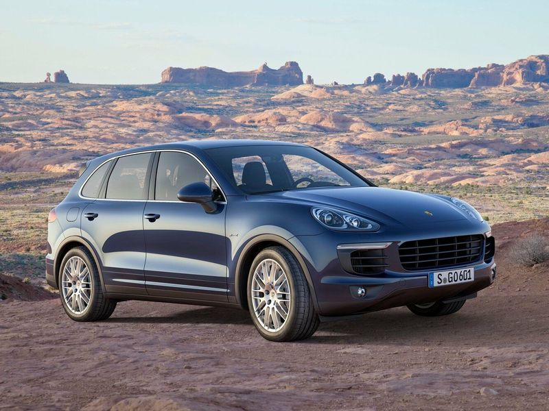 Porsche Cayenne II Рестайлинг (958), Внедорожник 5 дв. — вид спереди справа
