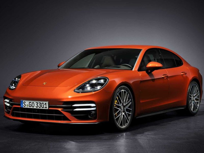 Porsche Panamera II (971.2) Рестайлинг, Хэтчбек 5 дв. — вид спереди в три четверти