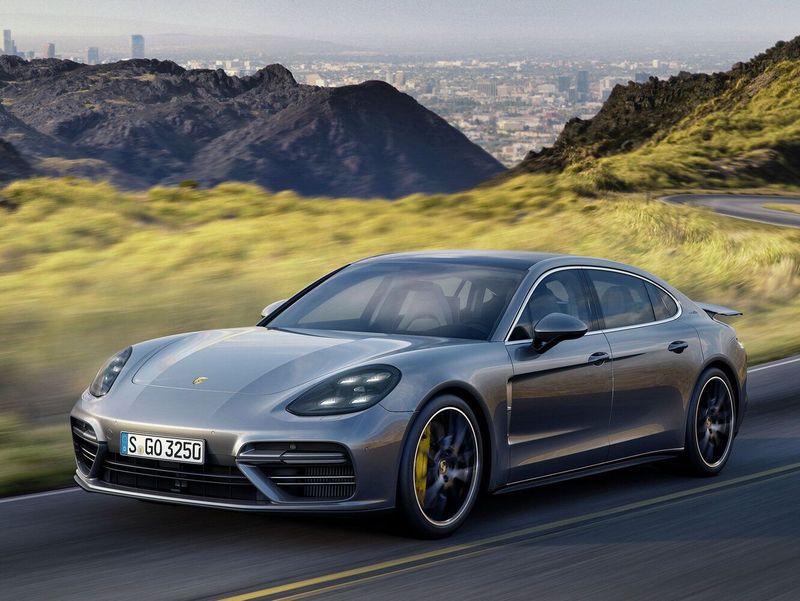 Porsche Panamera II (971), Хэтчбек 5 дв. Executive — вид спереди справа
