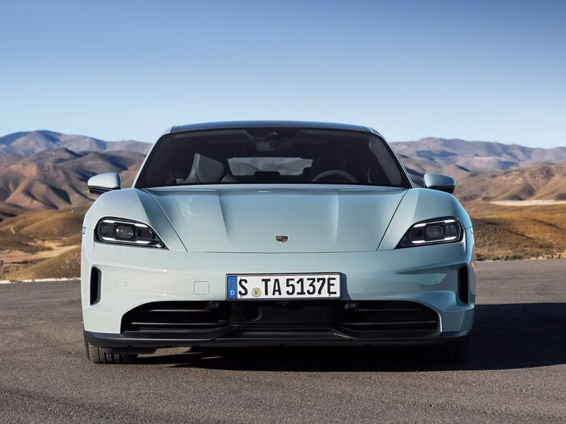 Porsche Taycan I Рестайлинг, Седан — вид спереди