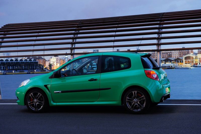 Renault Clio RS III Рестайлинг, Хэтчбек 3 дв. — вид слева