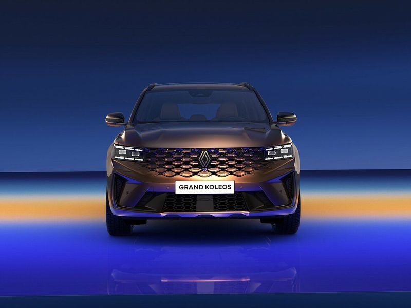Renault Grand Koleos، دفع رباعي 5 أبواب — منظر أمامي