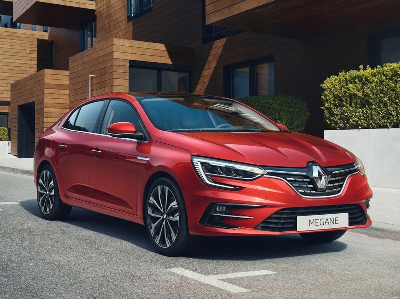 Renault Megane IV Рестайлинг, Седан — вид спереди слева