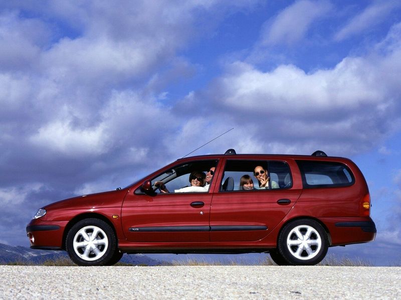 Renault Megane I Рестайлинг, Универсал 5 дв. — вид слева