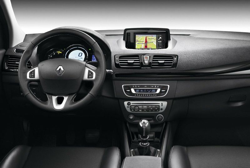 Renault Megane III Рестайлинг, Универсал 5 дв. — передняя панель