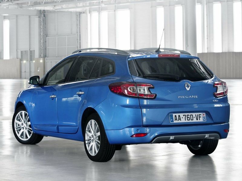 Renault Megane III Рестайлинг 2, Универсал 5 дв. — вид сзади слева