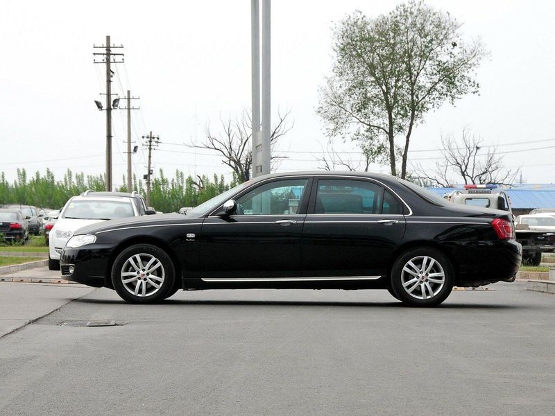 Roewe 750, Sedan — left side view