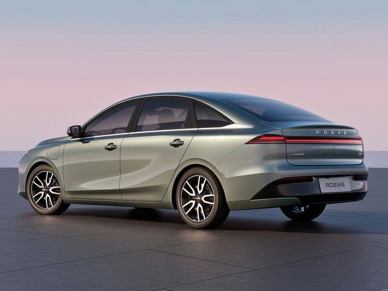 Roewe D6, Седан — вид сзади в три четверти