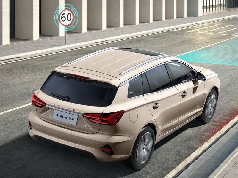 Roewe i5 I Рестайлинг, Универсал 5 дв. Ei5 — вид сзади в три четверти