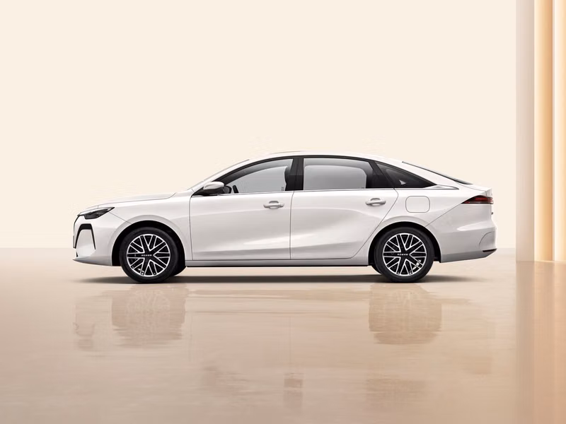 Roewe i6 II, Sedan — left side view