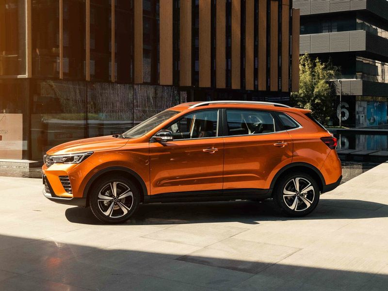 Roewe RX3 Pro, Внедорожник 5 дв. — вид справа