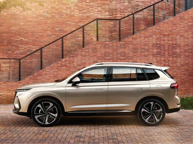 Roewe RX5 Max I Рестайлинг, Внедорожник 5 дв. — вид справа