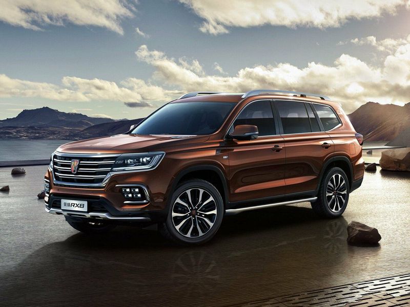 Roewe RX8, Внедорожник 5 дв. — вид спереди в три четверти