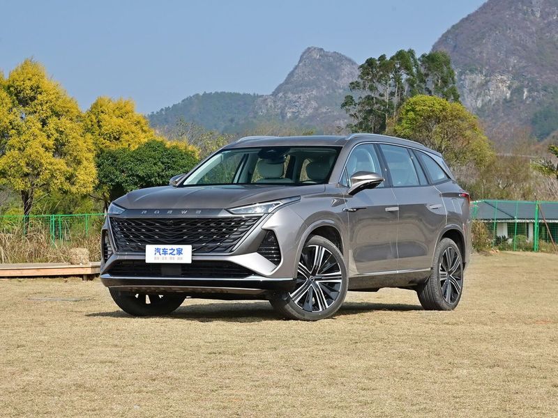Roewe RX9, Внедорожник 5 дв. — вид спереди в три четверти