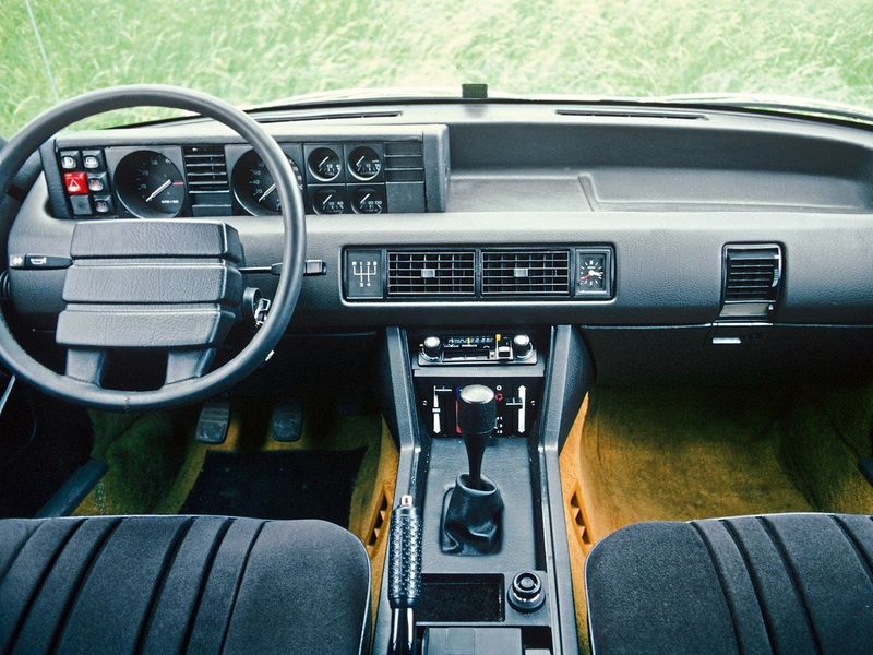 Rover SD1, Хэтчбек 5 дв. — передняя панель