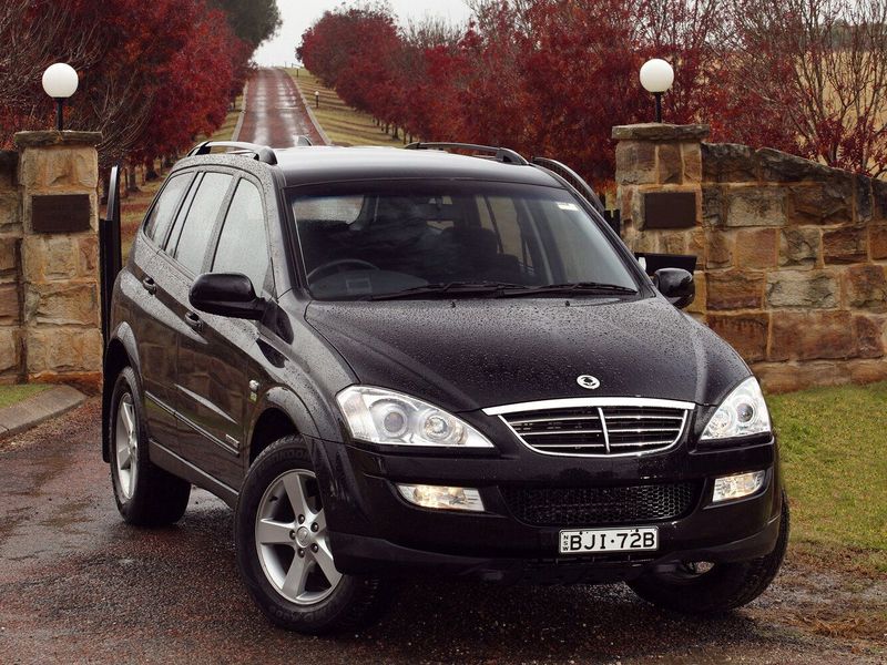 SsangYong Kyron I Рестайлинг, Внедорожник 5 дв. — вид спереди слева