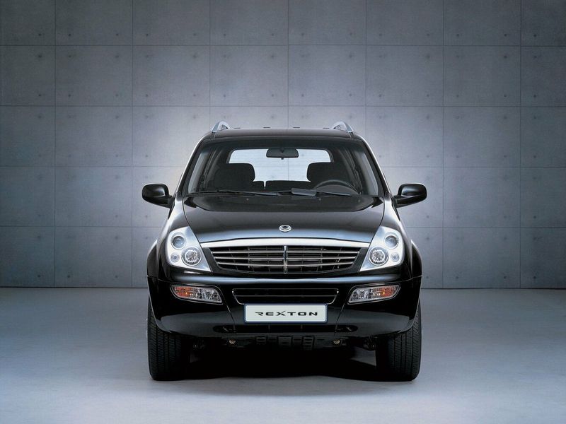 SsangYong Rexton I, Внедорожник 5 дв. — вид спереди
