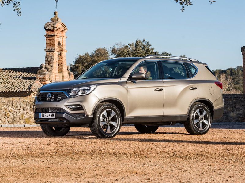 SsangYong Rexton IV, Внедорожник 5 дв. — вид спереди слева