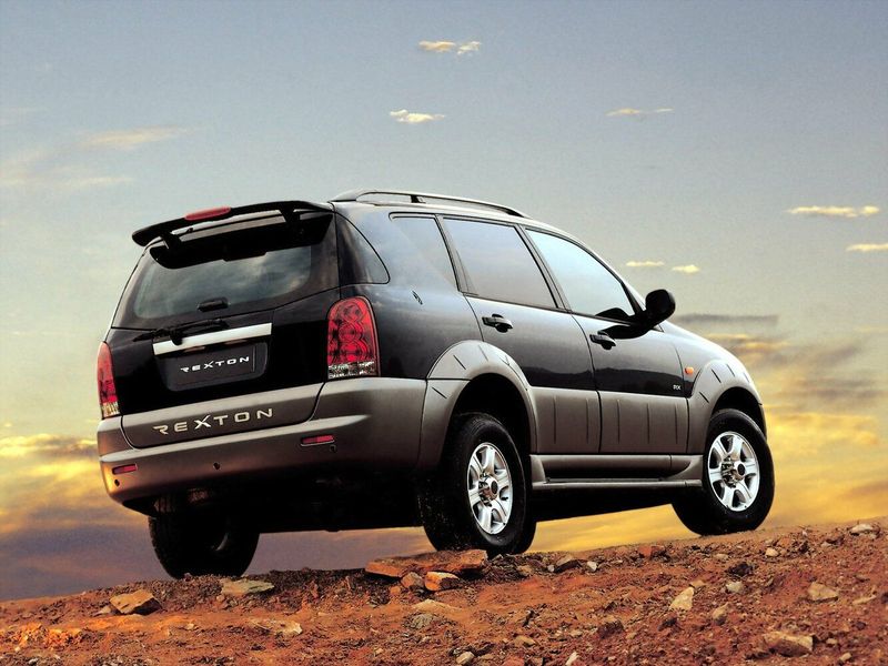 SsangYong Rexton I, Внедорожник 5 дв. — вид сзади справа