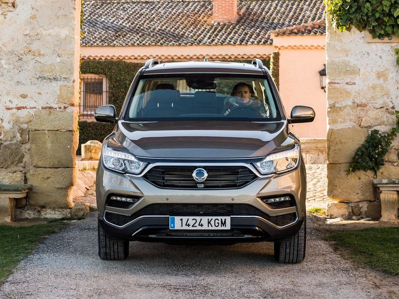 SsangYong Rexton IV, Внедорожник 5 дв. — вид спереди