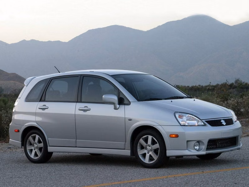 Suzuki Aerio, Универсал 5 дв. — вид спереди справа