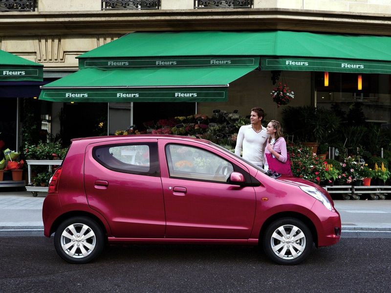 Suzuki Alto سابعاً (HA25)، هاتشباك 5 أبواب — منظر من الجانب الأيسر