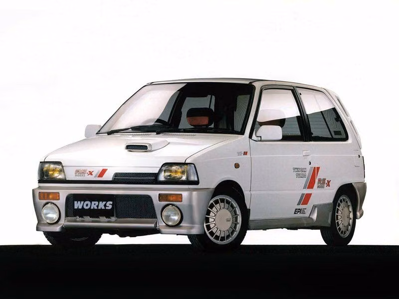 Suzuki Alto ثانياً، هاتشباك 3 أبواب — منظر أمامي أيمن