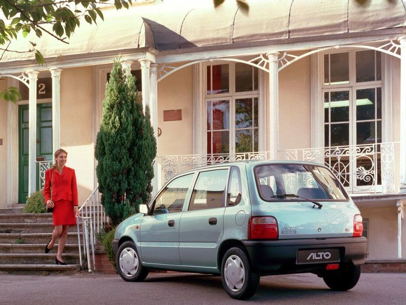 Suzuki Alto رابعاً، هاتشباك 3 أبواب — منظر خلفي أيمن