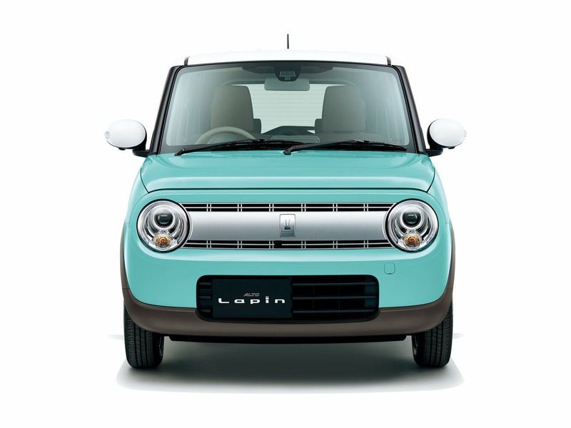 Suzuki Alto Lapin ثالثاً، هاتشباك 5 أبواب — منظر أمامي