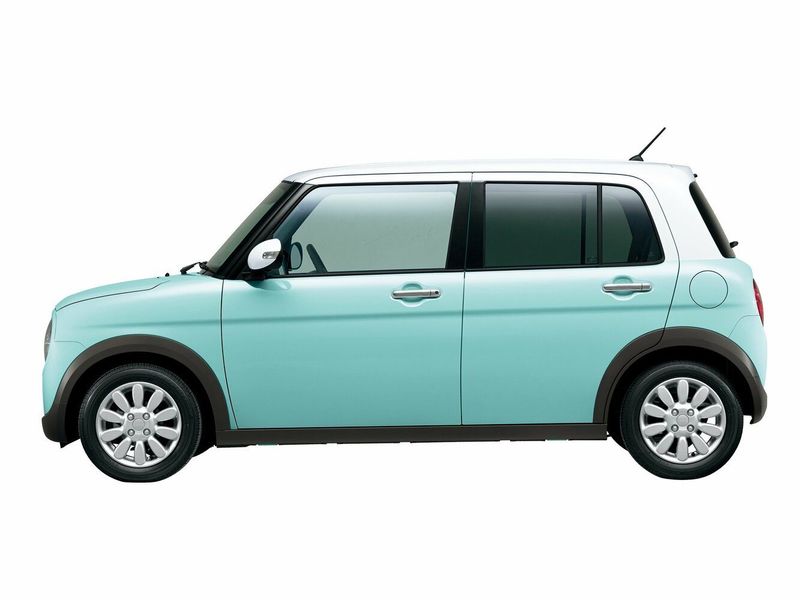 Suzuki Alto Lapin ثالثاً، هاتشباك 5 أبواب — منظر من الجانب الأيسر