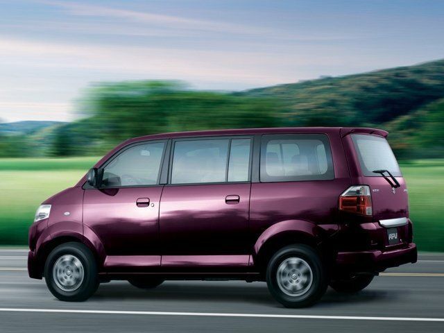 Suzuki APV I، ميني فان — منظر خلفي أيسر