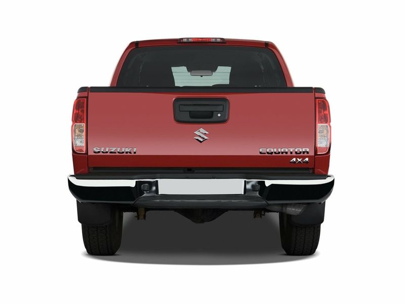 Suzuki Equator I، بيك أب بكابينة مزدوجة CrewCab — منظر خلفي