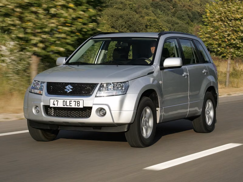 Suzuki Grand Vitara II, Внедорожник 5 дв. — вид спереди справа