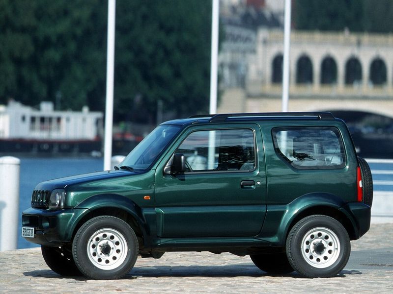 Suzuki Jimny III, Внедорожник 3 дв. — вид спереди слева