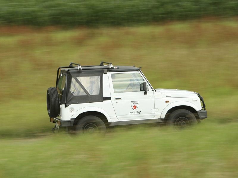 Suzuki Samurai, Внедорожник Открытый — вид справа
