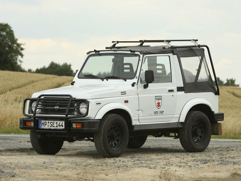 Suzuki Samurai, Внедорожник Открытый — вид спереди слева