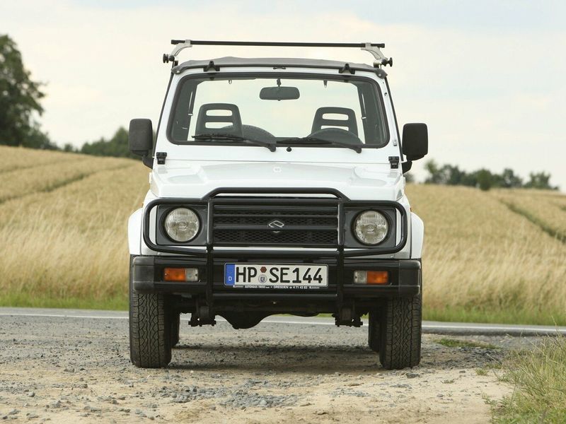 Suzuki Samurai, Внедорожник Открытый — вид спереди