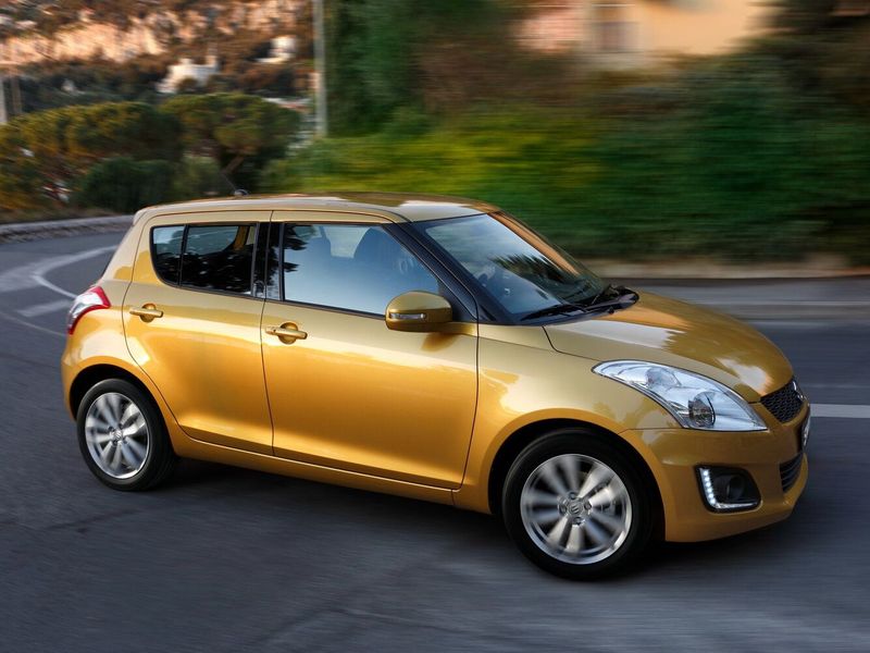 Suzuki Swift فيس ليفت IV، هاتشباك 5 أبواب — منظر أمامي أيمن