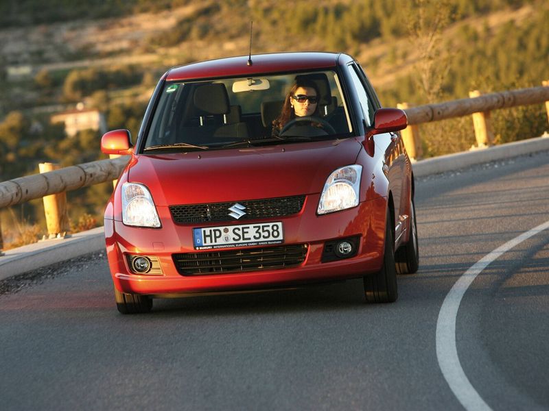 Suzuki Swift ثالثاً، هاتشباك 5 أبواب — منظر أمامي
