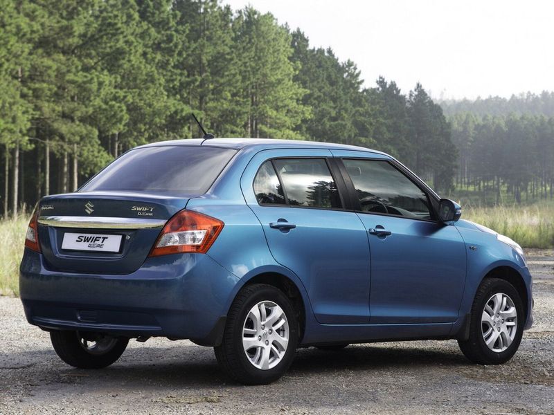 Suzuki Swift فيس ليفت IV، سيدان — منظر خلفي بزاوية ثلاثة أرباع